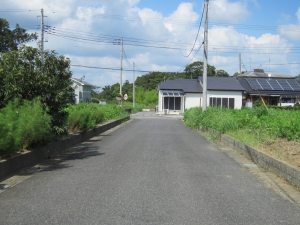 分譲地内道路　正面は南