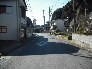 東方向から南接道