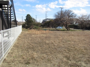 敷地　北側境界付近より　東方向を見る