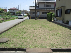 北　接道より　敷地南方向を見る