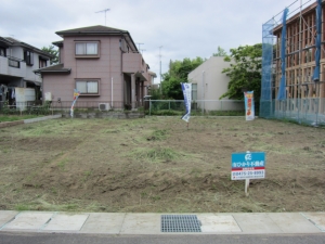 接道より　敷地　東方向を見る