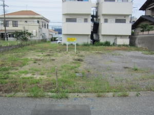 南　接道より　敷地　北方向を見る