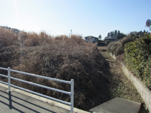 敷地　北東より　西方向