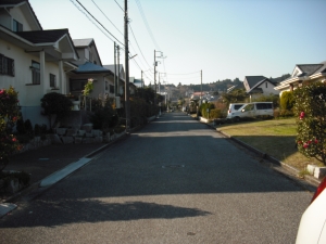 東方向から南接道