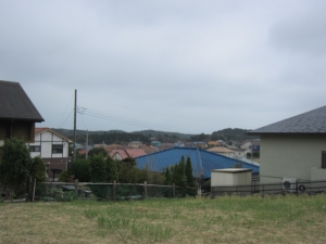 東南　方向に向かって開けています