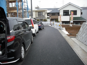 南方向から西接道　12号地