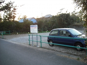 建物方向から西側駐車場