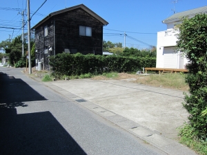 南　接道と駐車場