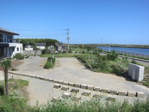 敷地駐車場と東側眺望