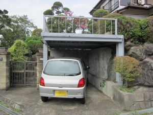 敷地　東南側　カーポート　小型車1台