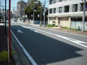 東方向から南接道