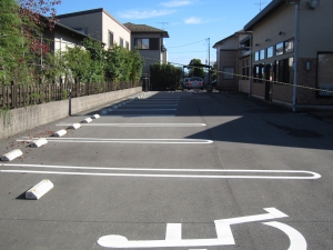 敷地　北東側の駐車場の様子