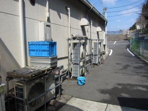 建物　東南側の様子　エアコン室外機