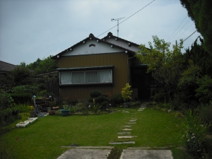 東から建物