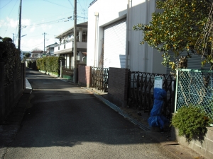 東から南接道