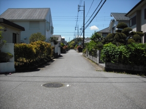 東から南接道