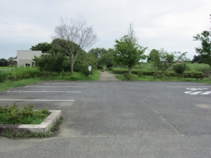 隣接地　公園の駐車場の様子　店舗西側