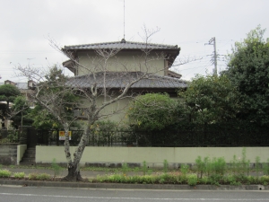 西　接道より　西外観