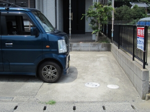 駐車場と玄関アプローチ