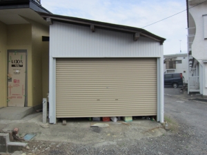 敷地　北西側の屋根付駐車場