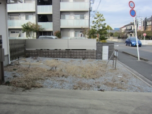 敷地　北西側の様子　車止められます