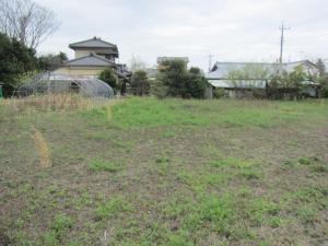 隣地　西側より　東方向を見る